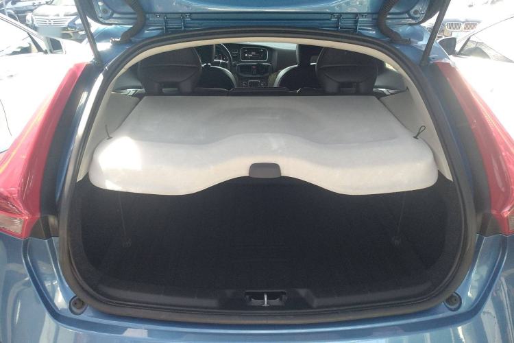 Used Volvo V40 2016 T4 Smart Luxury Edition Trunk