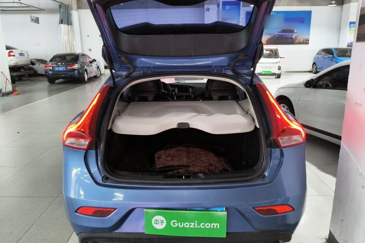 Used Volvo V40 2016 T3 Zhiyi Edition Trunk