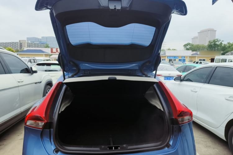 Used Volvo V40 2016 T3 Zhiyi Edition Trunk