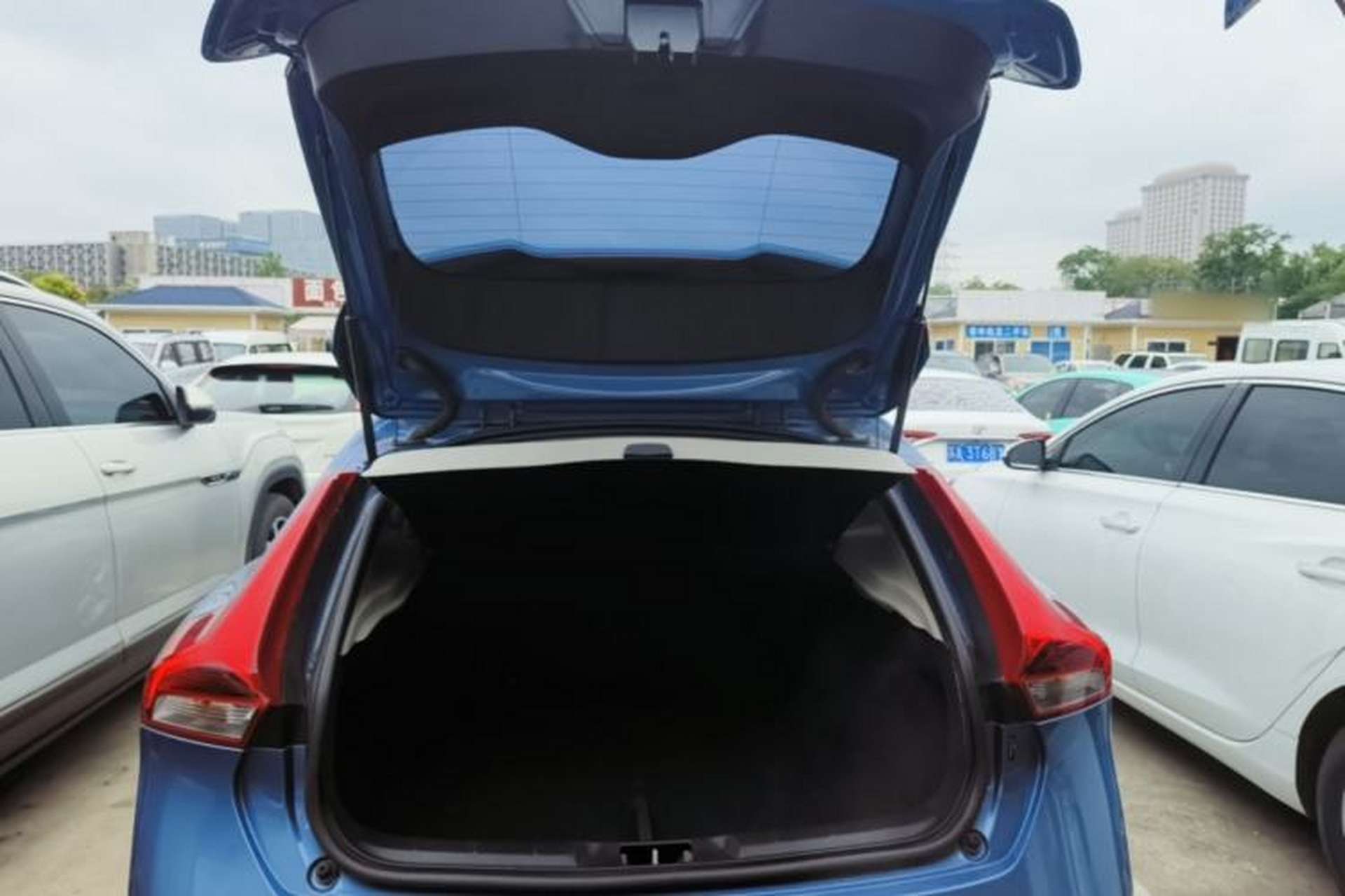 Used Volvo V40 2016 T3 Zhiyi Edition Trunk