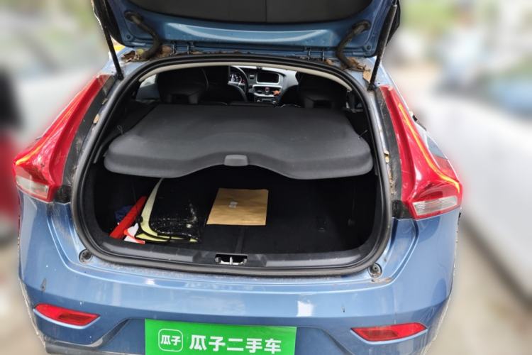 Used Volvo V40 2016 T3 Zhiyi Edition Trunk