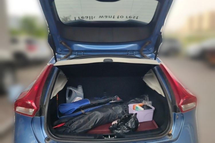 Used Volvo V40 2016 T3 Zhiyi Edition Trunk