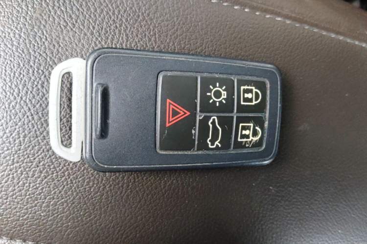 Used Volvo V40 2016 T4 Smart Luxury Edition Vehicle Key