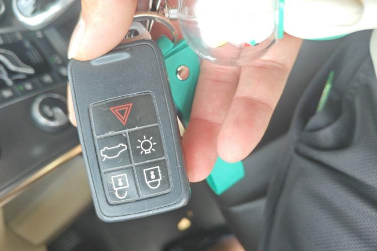 Used Volvo V40 2016 T4 Smart Luxury Edition Vehicle Key
