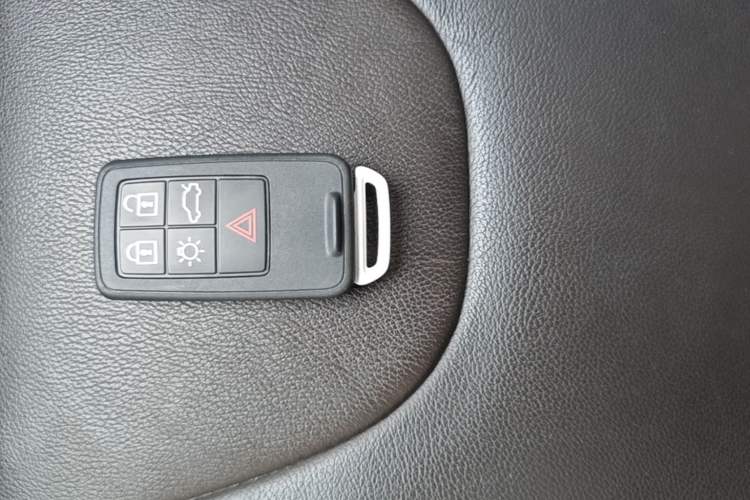 Used Volvo V40 2016 T4 Smart Luxury Edition Vehicle Key