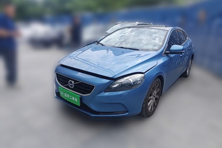 Used Volvo V40 2016 T3 Zhiyi Edition Guazi used car, China used car export, Used car for sale, Used cars, Cheapest cars for sale