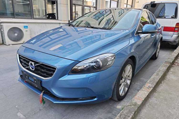 Used Volvo V40 2016 T4 Smart Luxury Edition Guazi used car, China used car export, Used car for sale, Used  cars, Cheapest cars for sale