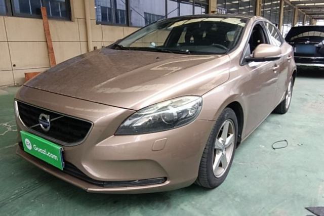 Ojetý Volvo V40 2016 T3 Zhiyi Edition
