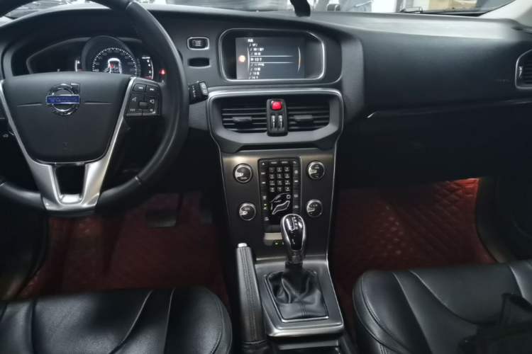 Used Volvo V40 2016 T3 Zhiyi Edition Audio And AC Panel