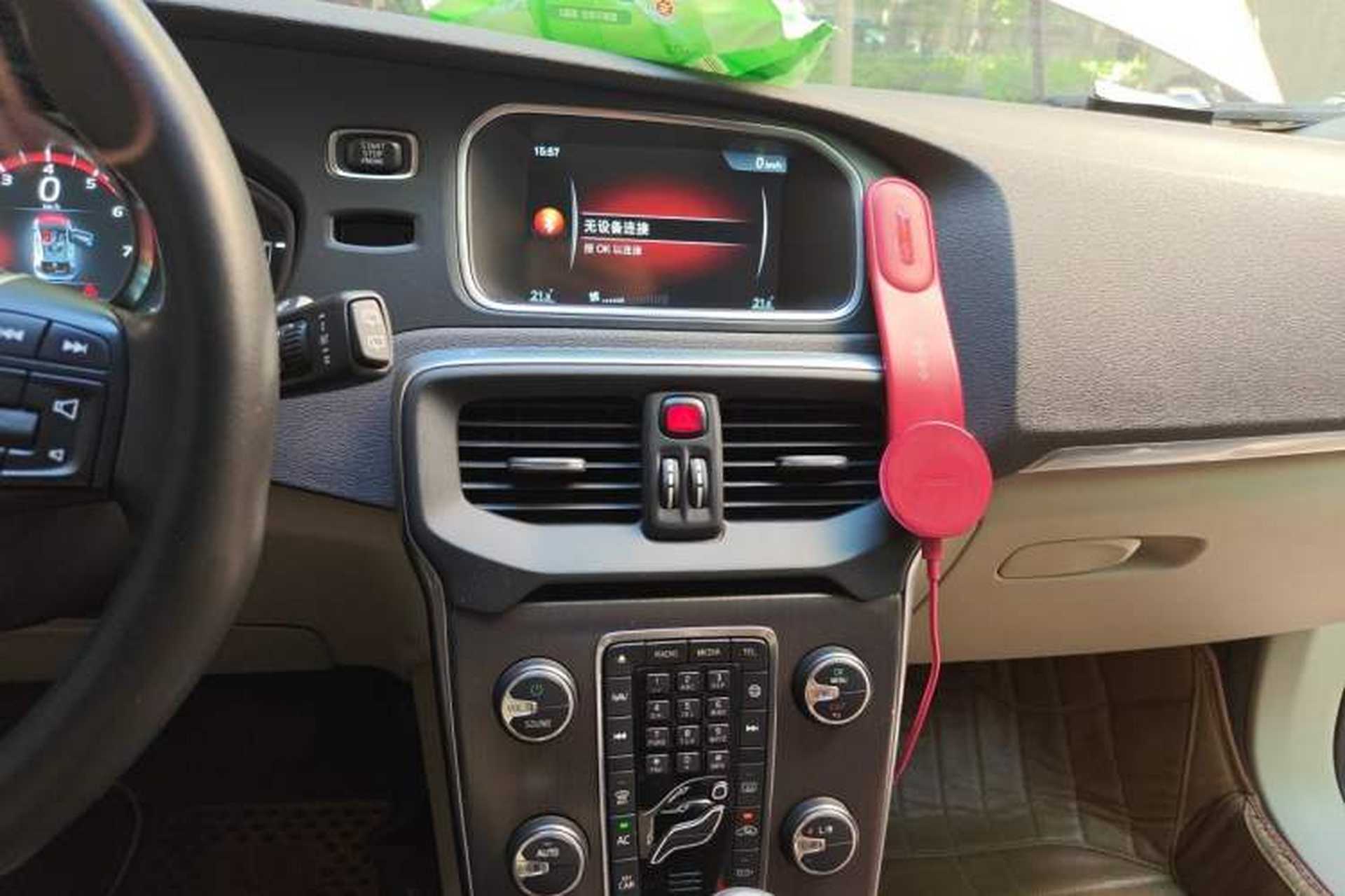 Used Volvo V40 2016 T4 Smart Luxury Edition Audio And AC Panel