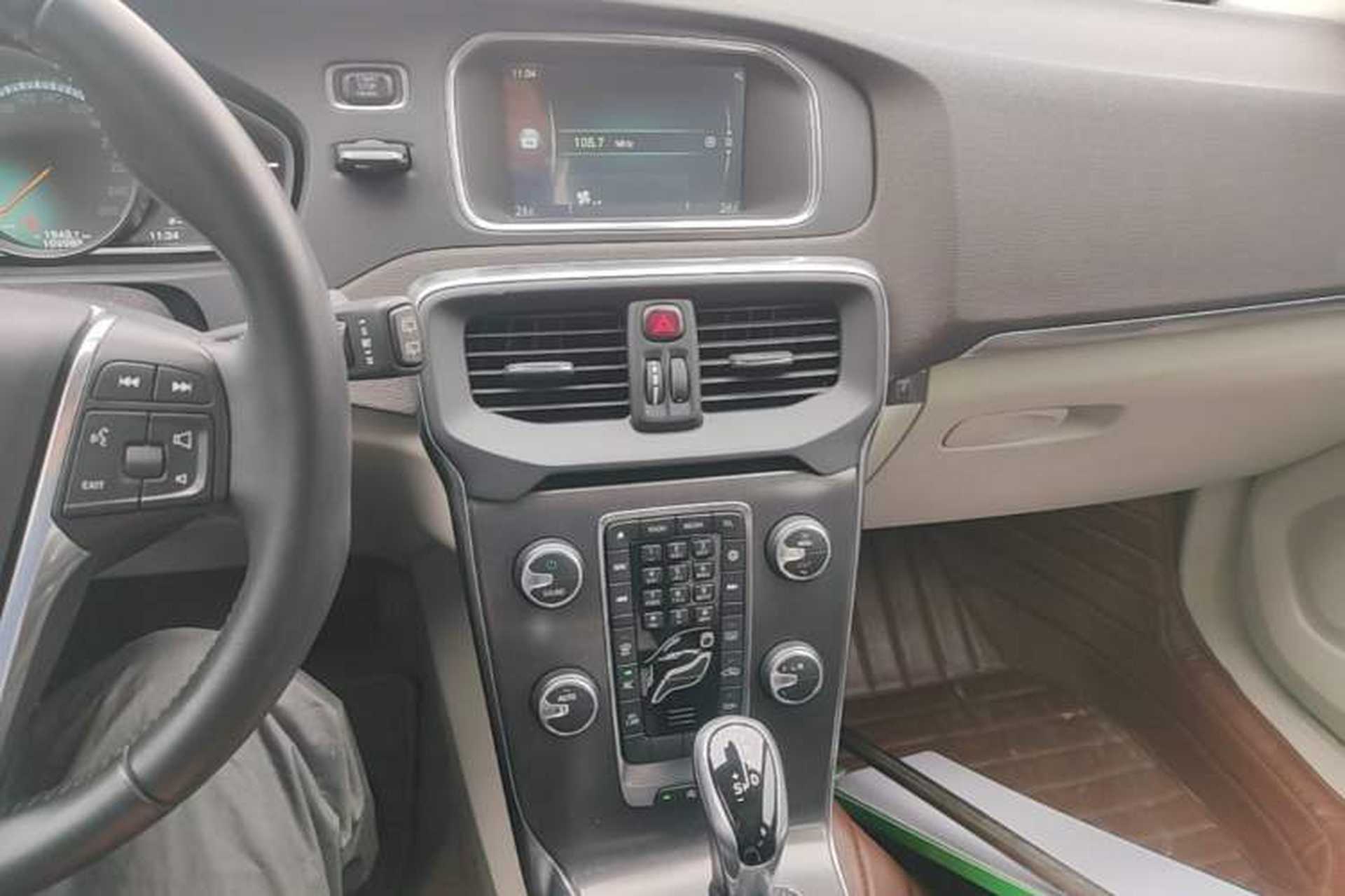 Used Volvo V40 2016 T3 Zhiyi Edition Audio And AC Panel