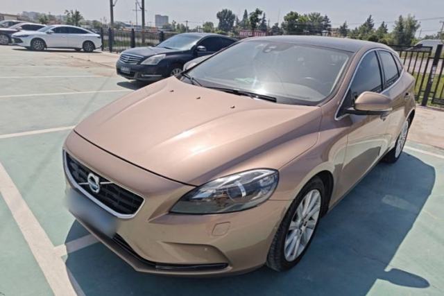 Used Volvo V40 2016 T4 Smart Luxury Edition