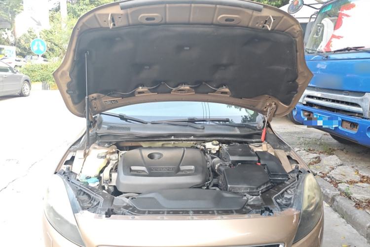 Used Volvo V40 2016 T4 Smart Luxury Edition Engine Bay