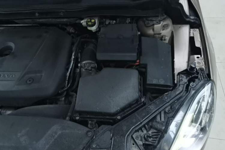 Used Volvo V40 2016 T3 Zhiyi Edition Engine Bay Left