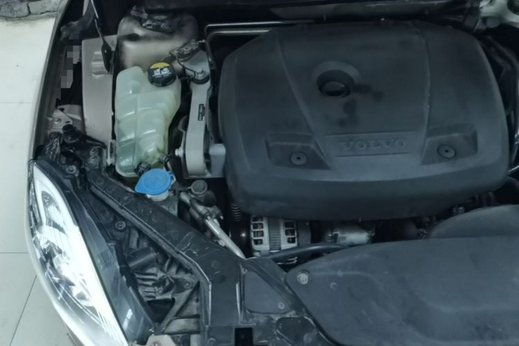 Used Volvo V40 2016 T3 Zhiyi Edition Engine Bay Right