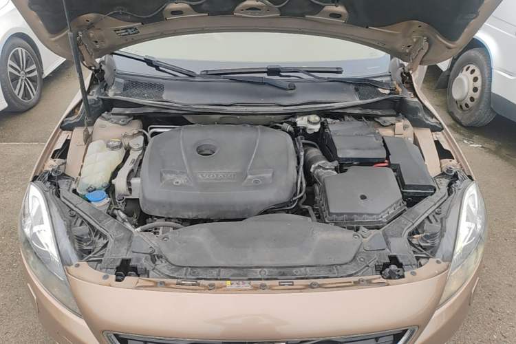 Used Volvo V40 2016 T3 Zhiyi Edition Engine Bay