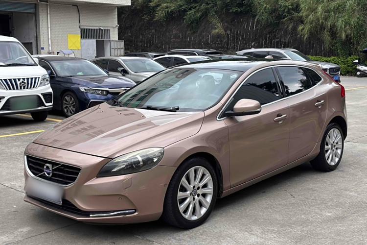 Used Volvo V40 2016 T4 Smart Luxury Edition Exterior 1