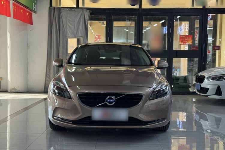 Used Volvo V40 2016 T4 Smart Luxury Edition Exterior 1