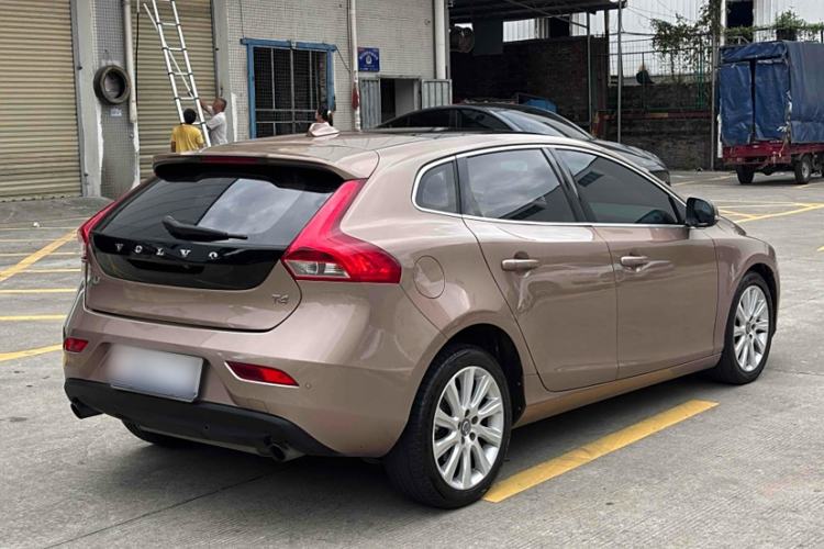 Used Volvo V40 2016 T4 Smart Luxury Edition Exterior 4