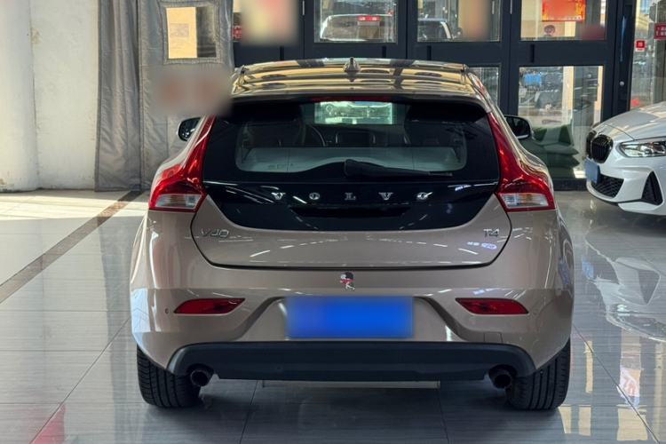 Used Volvo V40 2016 T4 Smart Luxury Edition Exterior 4