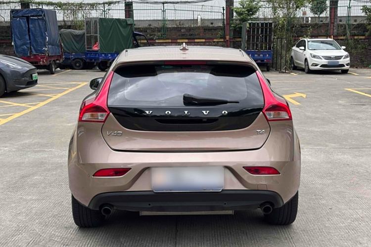 Used Volvo V40 2016 T4 Smart Luxury Edition Exterior 5