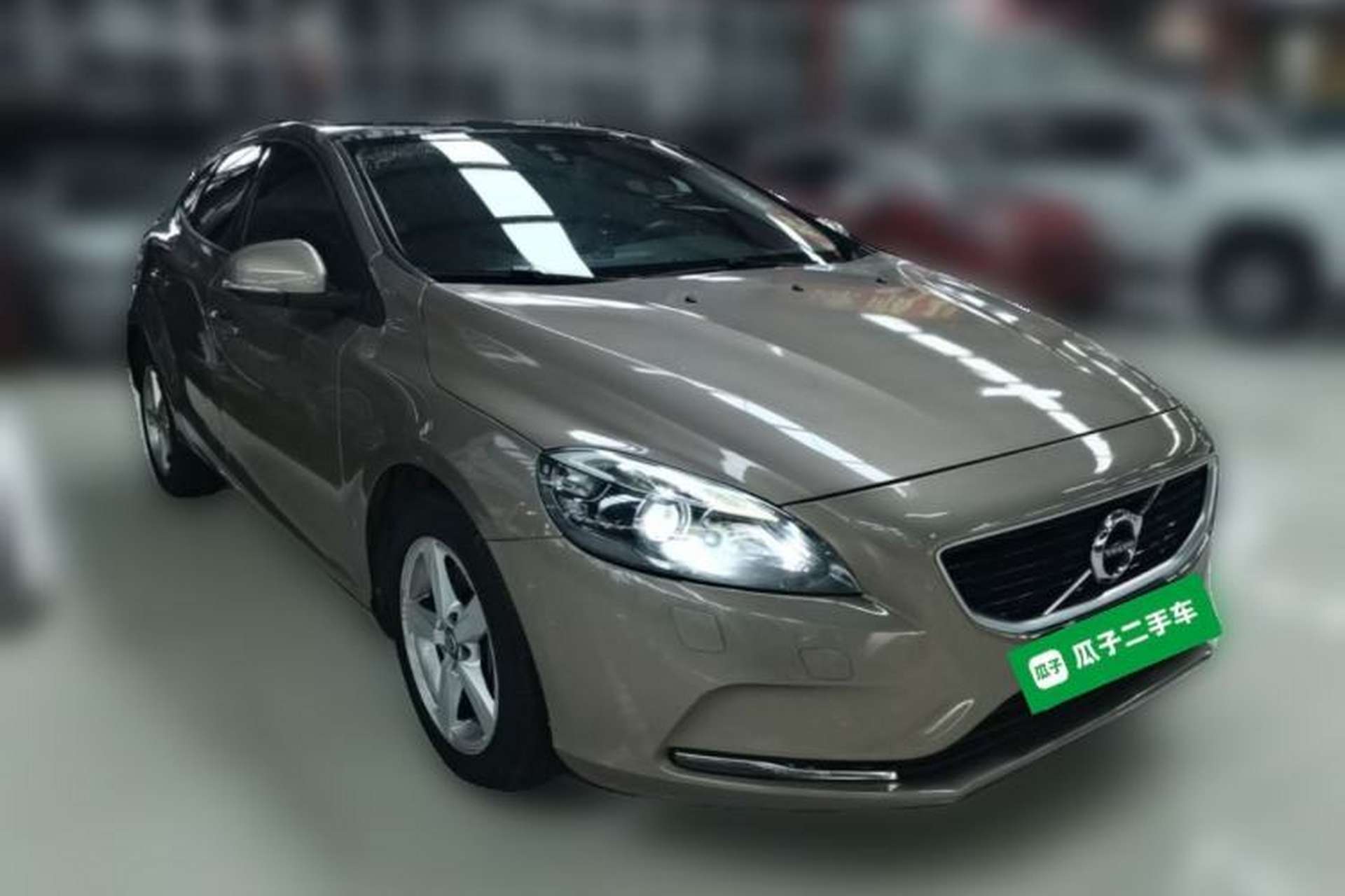 Used Volvo V40 2016 T3 Zhiyi Edition Front Right 45 Deg