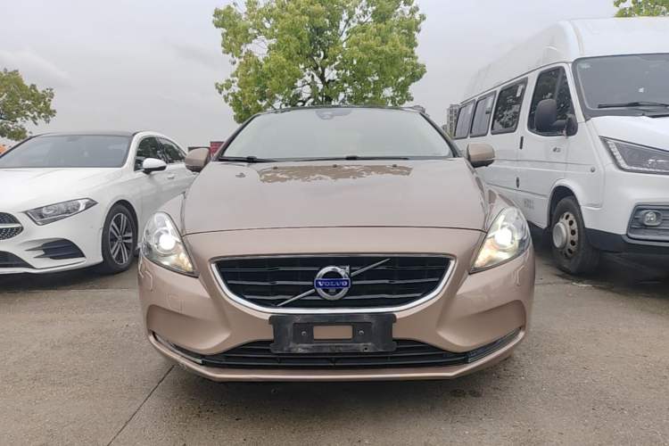 Used Volvo V40 2016 T3 Zhiyi Edition Front