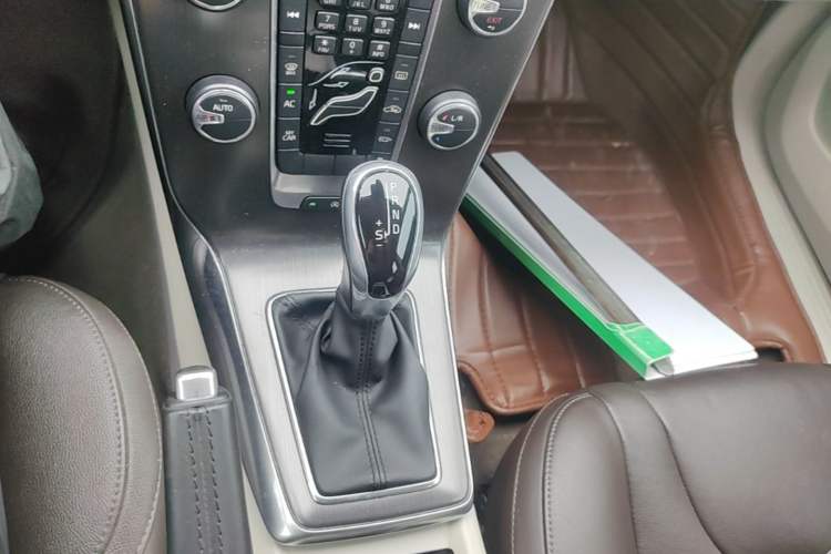 Used Volvo V40 2016 T3 Zhiyi Edition Gear Lever