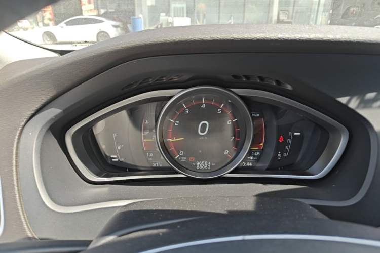 Used Volvo V40 2016 T4 Smart Luxury Edition Instrument Cluster