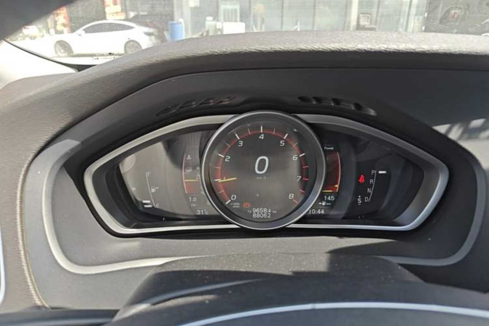 Used Volvo V40 2016 T4 Smart Luxury Edition Instrument Cluster