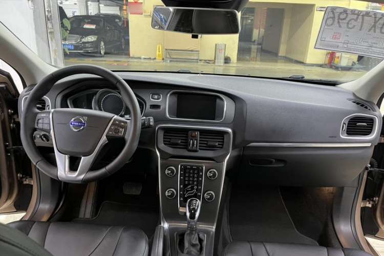 Used Volvo V40 2016 T3 Zhiyi Edition Interior 1
