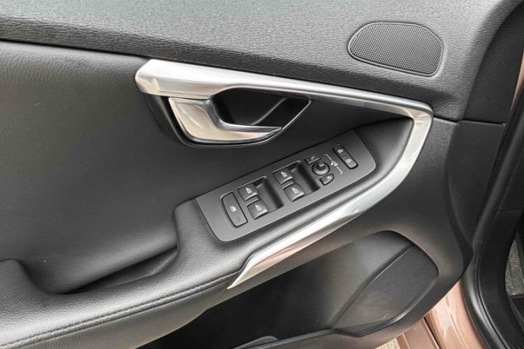 Used Volvo V40 2016 T4 Smart Luxury Edition Interior 15