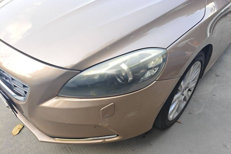 Used Volvo V40 2016 T4 Smart Luxury Edition Left Front Headlight