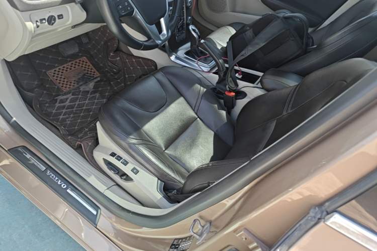 Used Volvo V40 2016 T4 Smart Luxury Edition Left Front Seat
