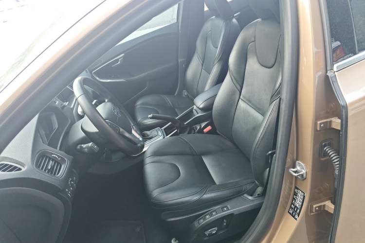 Used Volvo V40 2016 T4 Smart Luxury Edition Left Front Seat