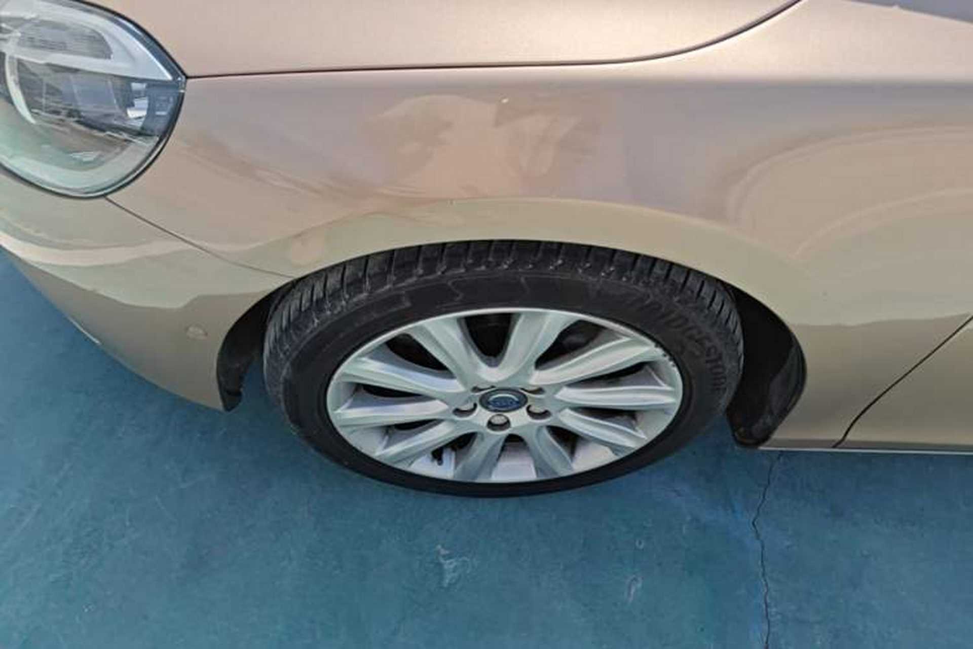 Used Volvo V40 2016 T4 Smart Luxury Edition Left Front Wheel Hub