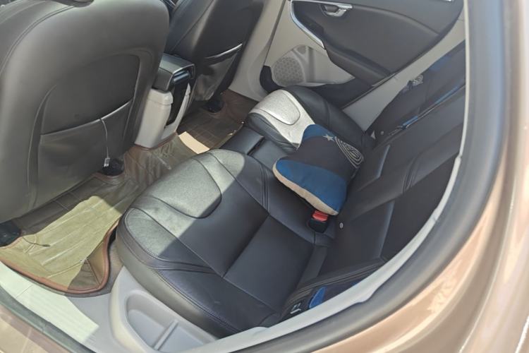 Used Volvo V40 2016 T4 Smart Luxury Edition Left Rear Seat