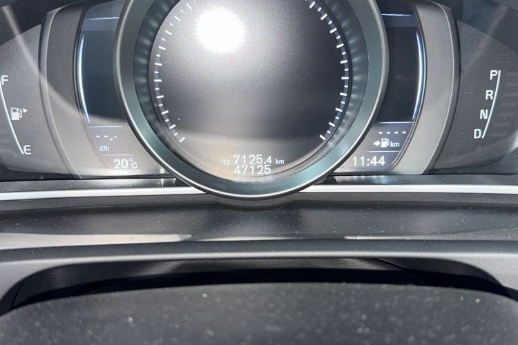 Used Volvo V40 2016 T4 Smart Luxury Edition Odometer Close Up