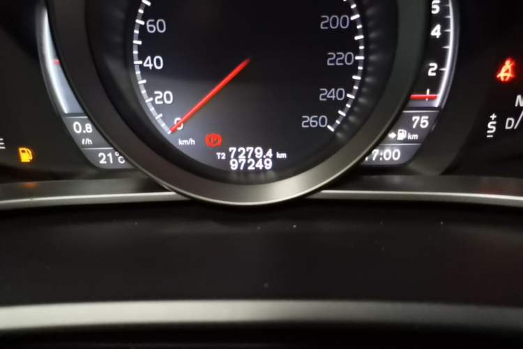 Used Volvo V40 2016 T3 Zhiyi Edition Odometer Close Up