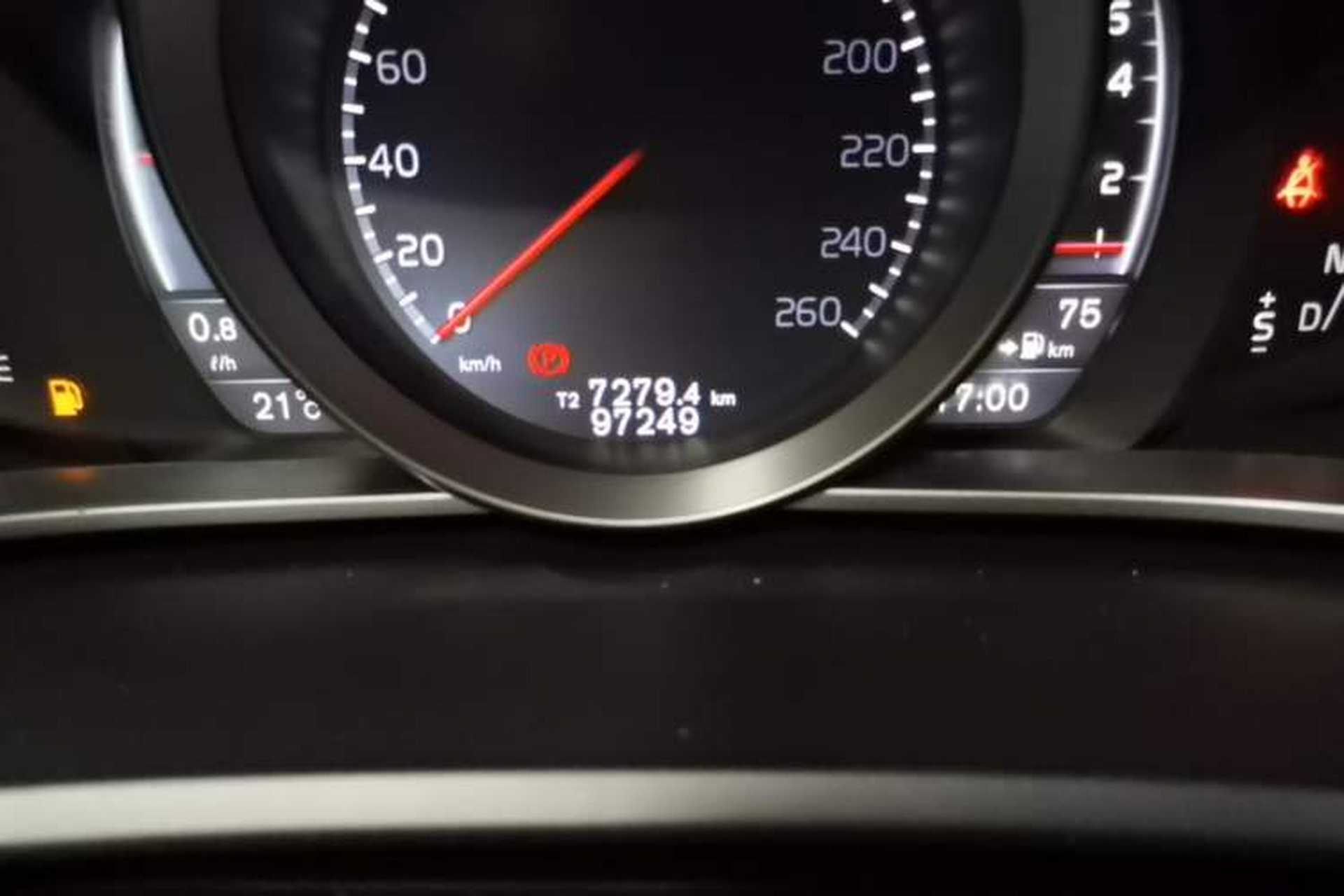 Used Volvo V40 2016 T3 Zhiyi Edition Odometer Close Up