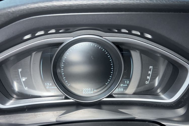 Used Volvo V40 2016 T3 Zhiyi Edition Odometer Close Up
