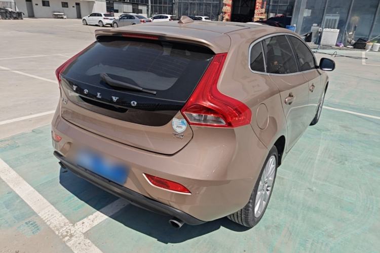 Used Volvo V40 2016 T4 Smart Luxury Edition Rear Right 45 Deg