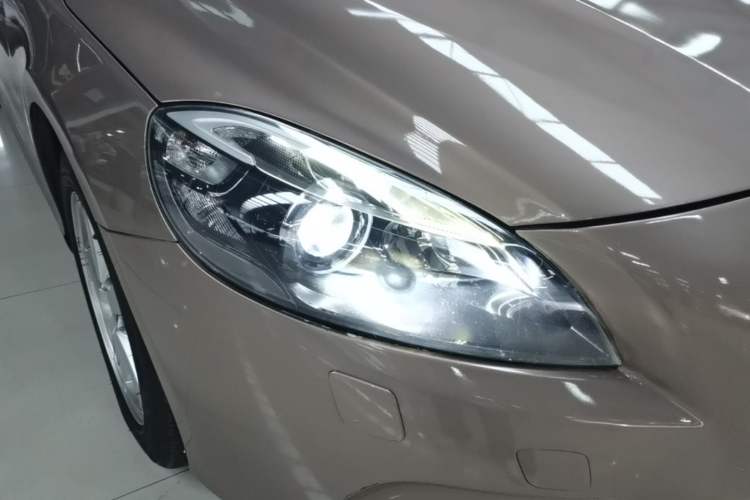 Used Volvo V40 2016 T3 Zhiyi Edition Right Front Headlight