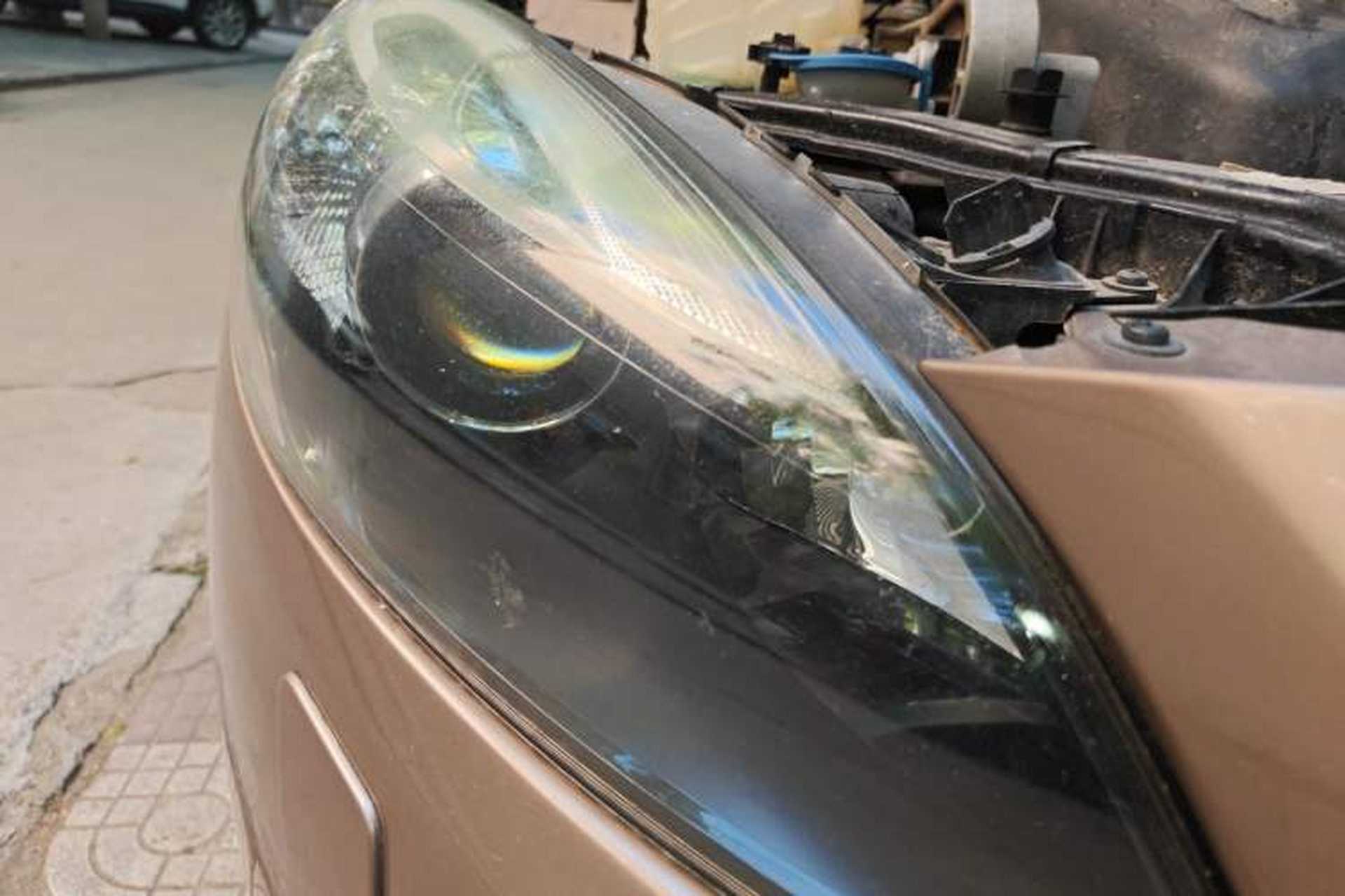Used Volvo V40 2016 T4 Smart Luxury Edition Right Front Headlight