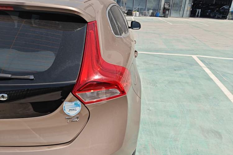 Used Volvo V40 2016 T4 Smart Luxury Edition Right Rear Taillight