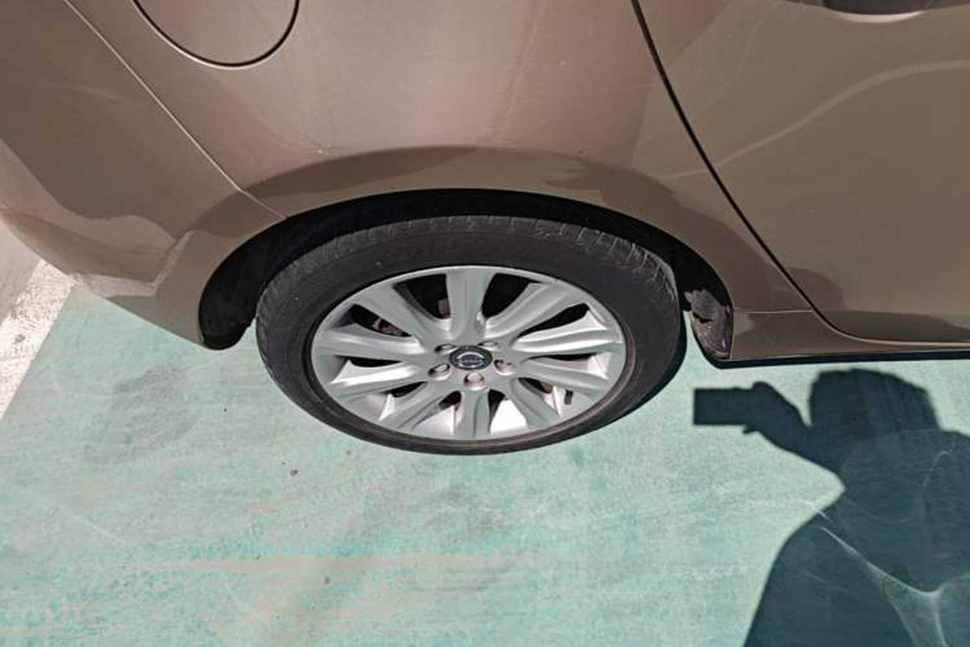 Used Volvo V40 2016 T4 Smart Luxury Edition Right Rear Wheel Hub
