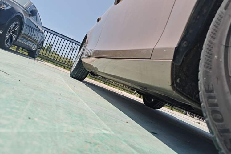 Used Volvo V40 2016 T4 Smart Luxury Edition Right Side Sill