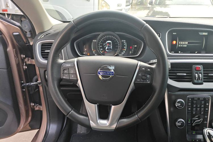 Used Volvo V40 2016 T4 Smart Luxury Edition Steering Wheel