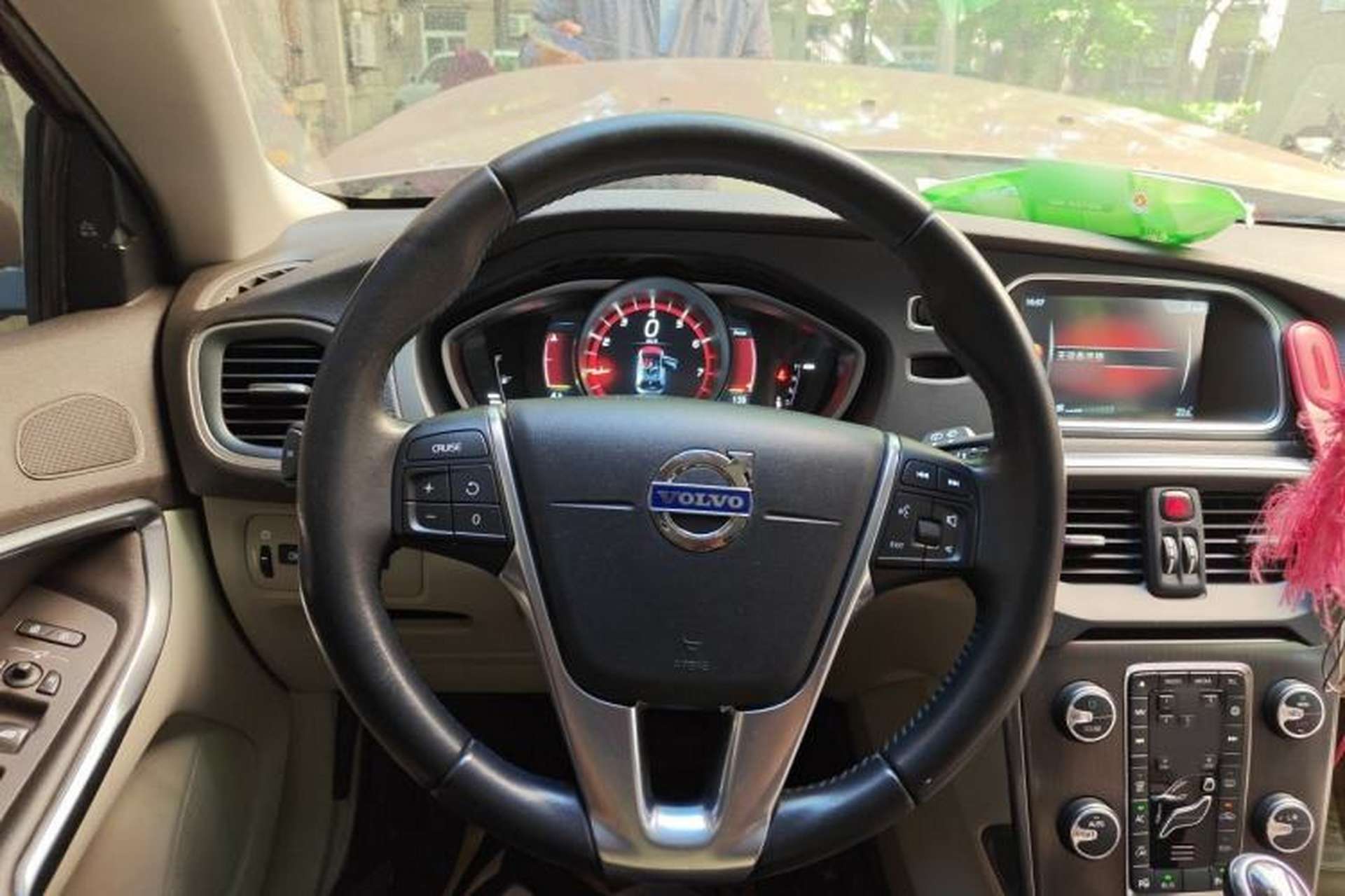 Used Volvo V40 2016 T4 Smart Luxury Edition Steering Wheel