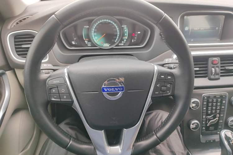 Used Volvo V40 2016 T3 Zhiyi Edition Steering Wheel